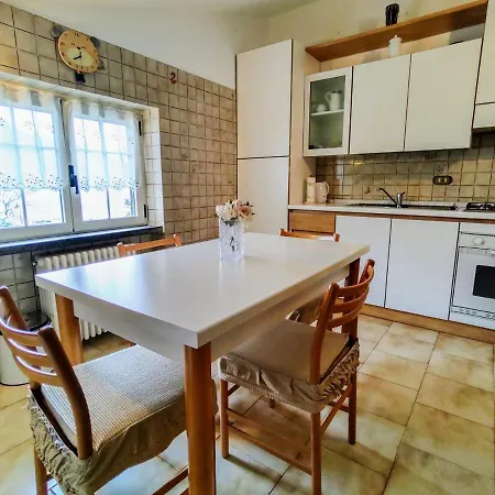 Apartment Raviscioni Albino By Interhome *