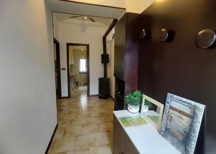 Raviscioni Albino By Interhome דירה Albonico